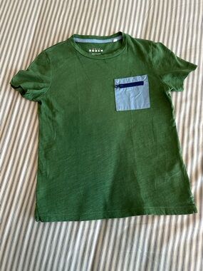 Mini Boden 5-6yr Green Short-Sleeve Tee with Light Blue Pocket